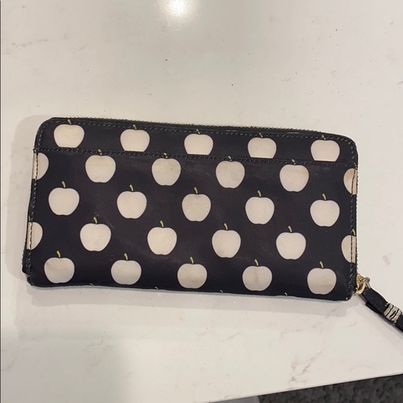 Kate Spade Wallet 🍎 - Picture 2 of 4